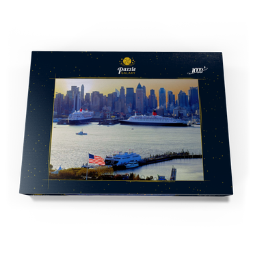 Transatlantikliner Queen Mary 2 und Queen Elizabeth 2 im Hafen am Hudson River, Manhattan, New York City, New York, USA 1000 Puzzle Schachtel Ansicht3