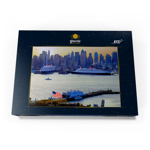 Transatlantikliner Queen Mary 2 und Queen Elizabeth 2 im Hafen am Hudson River, Manhattan, New York City, New York, USA 1000 Puzzle Schachtel Ansicht3