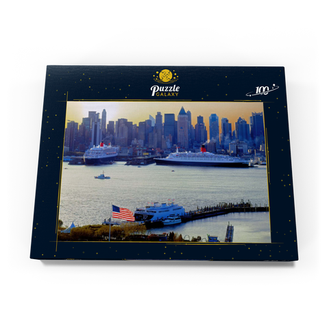Transatlantikliner Queen Mary 2 und Queen Elizabeth 2 im Hafen am Hudson River, Manhattan, New York City, New York, USA 100 Puzzle Schachtel Ansicht3