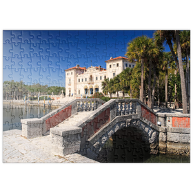 Darstellung des Puzzle Motivs Blick durch ihre Gartenanlage auf die Villa Vizcaya in Coconut Grove Miami, Florida - Puzzleteile: 200