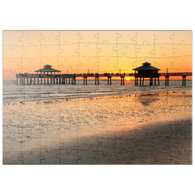 Darstellung des Puzzle Motivs Sonnenuntergang am Pier in Fort Myers Beach an der Golfküste, Florida, USA - Puzzleteile: 100