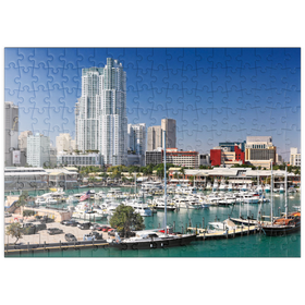 Darstellung des Puzzle-Motivs Yachthafen am Bayside Marketplace an einem sonnigen Tag, Miami, Florida, USA – Puzzleteile: 200