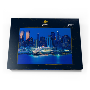 Transatlantikliner Queen Mary 2 im Hafen am Hudson River, Manhattan, New York City, New York, USA 1000 Puzzle Schachtel Ansicht3