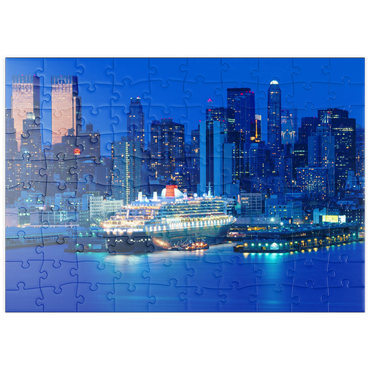 puzzleplate Transatlantikliner Queen Mary 2 im Hafen am Hudson River, Manhattan, New York City, New York, USA 100 Puzzle