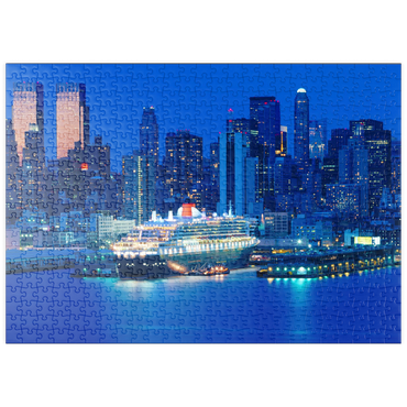 puzzleplate Transatlantikliner Queen Mary 2 im Hafen am Hudson River, Manhattan, New York City, New York, USA 500 Puzzle