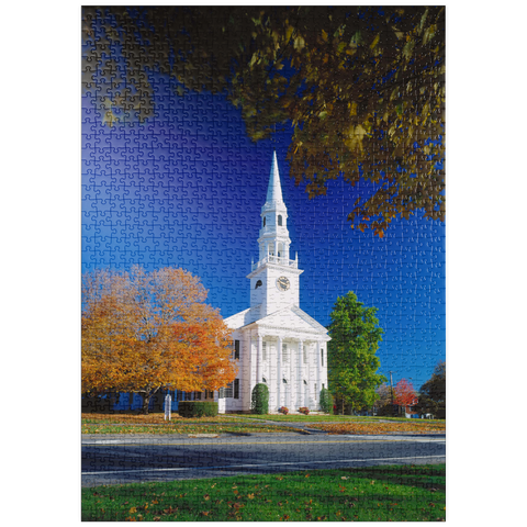 puzzleplate Kirche mit Ahornbaum in Litchfield, Connecticut, USA 1000 Puzzle