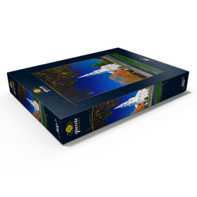 Darstellung des Puzzle Motivs Kirche mit Ahornbaum in Litchfield, Connecticut, USA - Puzzleteile: 500