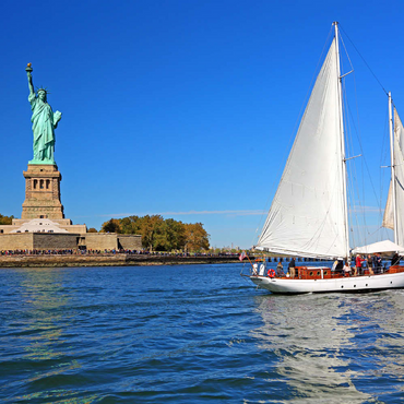 Segelboot mit der Freiheitsstatue, Liberty Island, New York City, New York, USA 100 Puzzle 3D Modell