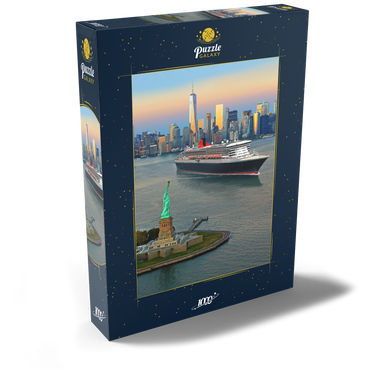 Hafeneinfahrt mit der Freiheitsstatue dem Transatlantikliner Queen Mary 2 und One World Trade Center, Manhattan, New York City, New York, USA, Composing 1000 Puzzle Schachtel Ansicht2