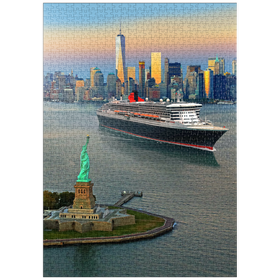 Darstellung des Puzzle-Motivs Freiheitsstatue, mit Queen Mary 2 und One World Trade Center, Manhattan, New York, USA – Puzzleteile: 1000