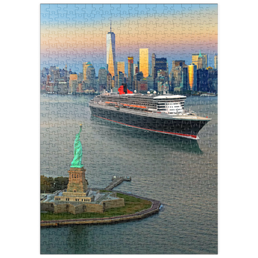 puzzleplate Hafeneinfahrt mit der Freiheitsstatue dem Transatlantikliner Queen Mary 2 und One World Trade Center, Manhattan, New York City, New York, USA, Composing 500 Puzzle