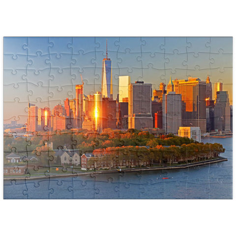 puzzleplate Governors Island mit One World Trade Center und der Skyline von Manhattan, New York City, New York, USA 100 Puzzle