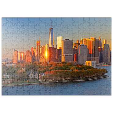 puzzleplate Governors Island mit One World Trade Center und der Skyline von Manhattan, New York City, New York, USA 200 Puzzle