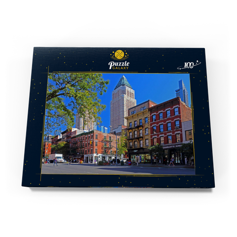 Ninth Avenue mit typischen Häusern mit Feuerleitern in Midtown Manhattan, New York City, New York, USA 100 Puzzle Schachtel Ansicht3