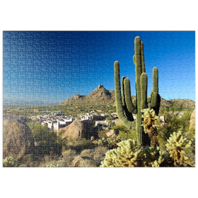 Darstellung des Puzzle Motivs Blick vorbei an Kakteen auf Pinnacle Peak und ferne Bergketten, Scottsdale, Arizona - Puzzleteile: 500