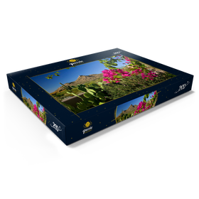 Alternative Darstellung des Puzzle-Motivs Bougainvillea und Kaktus vor Pinnacle Peak, Scottsdale, Arizona, USA – Puzzleteile: 200