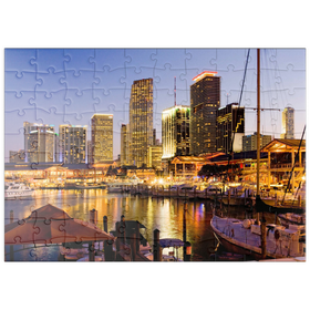 Darstellung des Puzzle Motivs Yachthafen am Bayside Marketplace in Downtown Miami am Abend, Florida, USA - Puzzleteile: 100