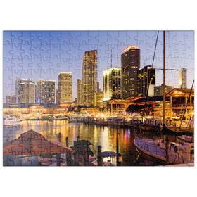 Darstellung des Puzzle-Motivs Yachthafen am Bayside Marketplace in Downtown Miami am Abend, Florida, USA – Puzzleteile: 200