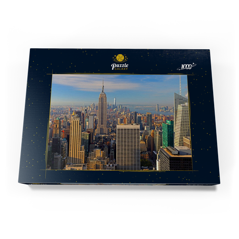 Blick vom Rockefeller Center zum Empire State Building und One World Trade Center, Manhattan, New York City, New York, USA 1000 Puzzle Schachtel Ansicht3