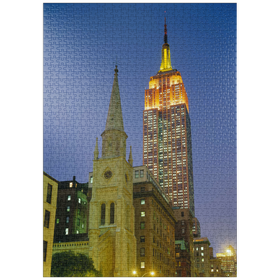 Darstellung des Puzzle-Motivs Blick von der Fifth Avenue zum beleuchteten Empire State Building bei Nacht, Manhattan, New York City, USA – Puzzleteile: 1000
