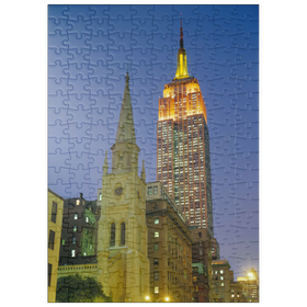 Darstellung des Puzzle Motivs Blick von der Fifth Avenue zum beleuchteten Empire State Building bei Nacht, Manhattan, New York City, USA - Puzzleteile: 200