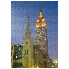 Darstellung des Puzzle-Motivs Blick von der Fifth Avenue zum beleuchteten Empire State Building bei Nacht, Manhattan, New York City, USA – Puzzleteile: 500