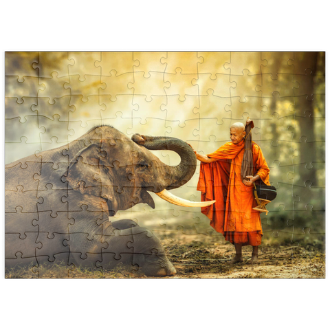 puzzleplate Mönch Wandern mit dem schicken Elefanten im Wald. 100 Puzzle
