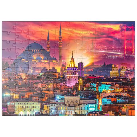 puzzleplate Skyline von Istanbul, Galata-Turm, Süleymaniye-Moschee (Osmanische Kaisermoschee) und Bosporus-Brücke "15. Juli Märtyrer-Brücke" (15 Temmuz Sehitler Koprusu), Istanbul / Türkei. 100 Puzzle