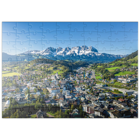 Darstellung des Puzzle Motivs Panorama-Blick auf Kitzbühel in Tirol, Österreich - Puzzleteile: 100